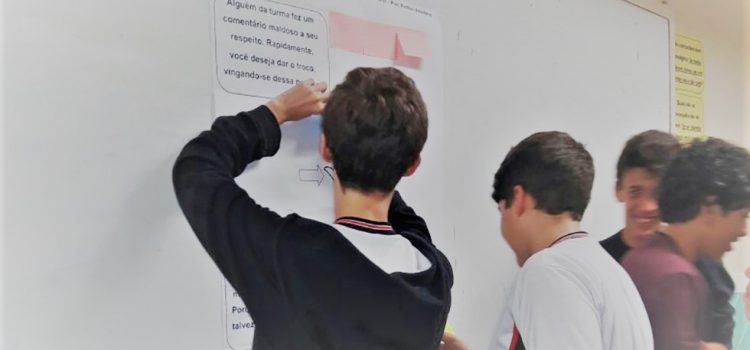 OLEM – Hábito Perde-Perde é analisado pelas turmas do 8º ano