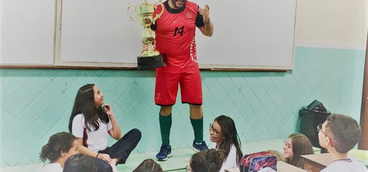 OLEM – Professor trabalha o conceito de ganha-ganha com alunos do 8º ano OLEM – Professor trabalha o conceito de ganha-ganha com alunos do 8º ano