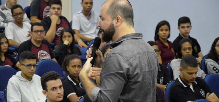 Alunos da rede pública de ensino participam do  projeto “Caminhos para Federal”