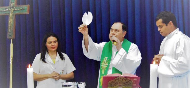 Bispo Dom Félix preside Celebração no Colégio Ibituruna