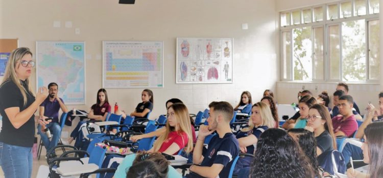 Coordenadores do Ibituruna e Top reforçam preparação para o Enem no Colégio São Miguel Coordenadores do Ibituruna e Top reforçam preparação para o Enem no Colégio São Miguel