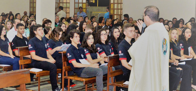 Ação de Graças da 3ª série do Colégio Ibituruna Ação de Graças da 3ª série do Colégio Ibituruna