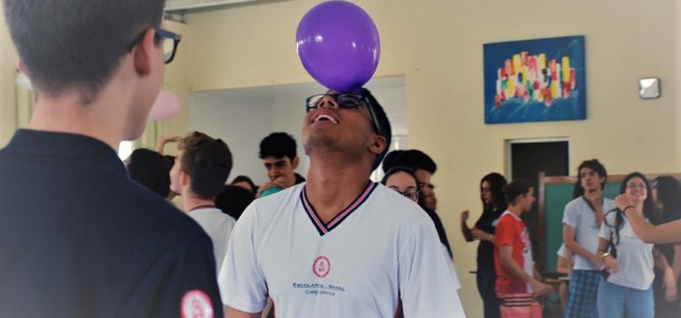 Pré-Enem: Alunos da 3ª série tem momento de relaxamento e descontração Pré-Enem: Alunos da 3ª série tem momento de relaxamento e descontração
