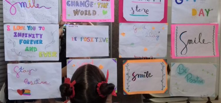 Atividade dos alunos do 5º ano inunda a escola com frases positivas Atividade dos alunos do 5º ano inunda a escola com frases positivas