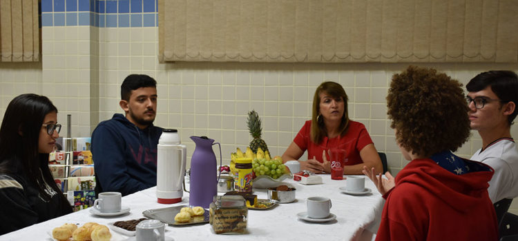 Alunos da 3ª série participam do Café com a Direção