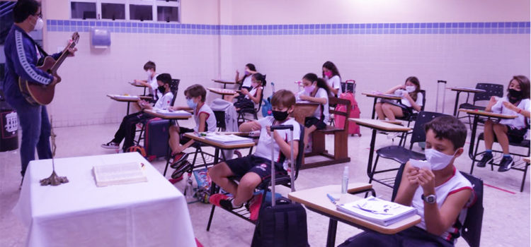 Oração Contínua: espaço de oração no ambiente escolar